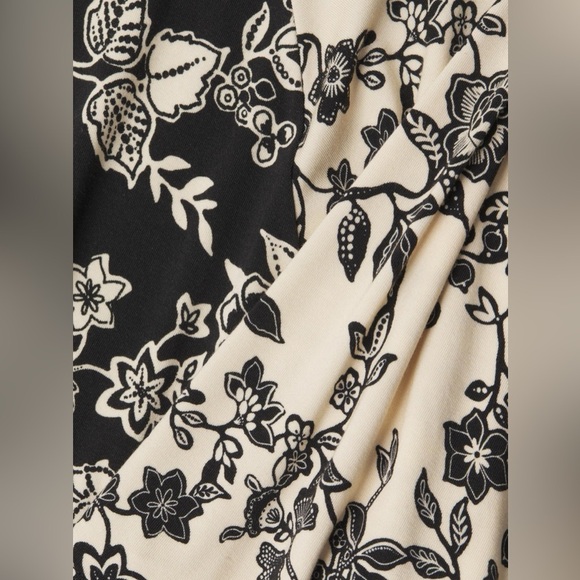 Johnny Was
The Janie Favorite Flutter-Sleeve Top NWT - Picture 5 of 9